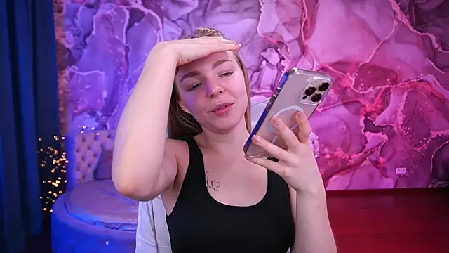 Snapshot of EmilySunshineS chatting on October 18, 1:24 pm EmilySunshineS online show from October 18, 1:24 pm