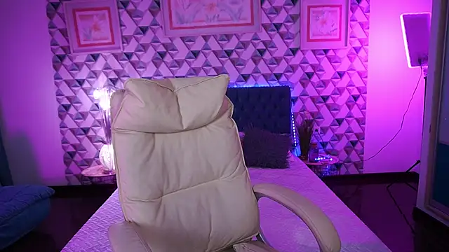 EmilySunshineS online show from April 11, 12:31 pm