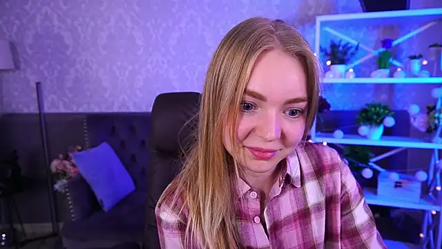 Snapshot of EmilySunshineS chatting on September 27, 2:12 pm EmilySunshineS online show from September 27, 2:12 pm