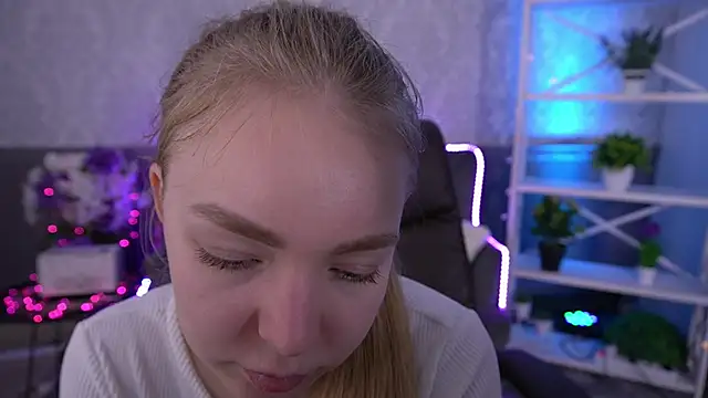 EmilySunshineS online show from December 4, 2:05 pm