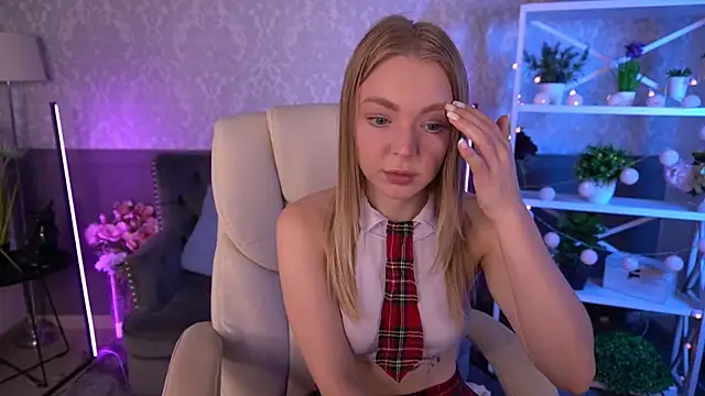 Snapshot of EmilySunshineS chatting on September 10, 6:56 am EmilySunshineS online show from September 10, 6:56 am