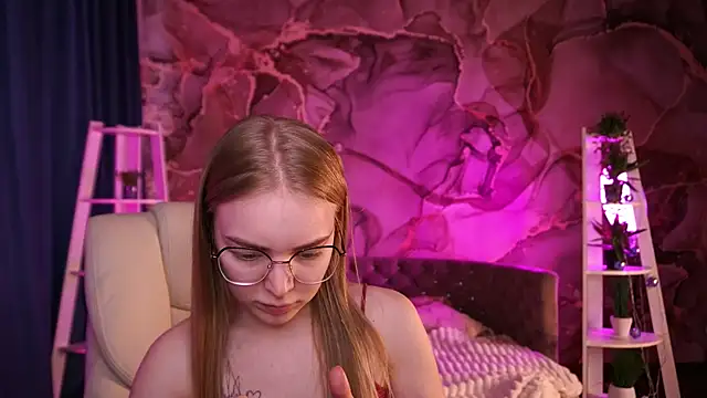 EmilySunshineS online show from March 14, 1:28 pm