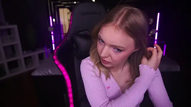 Snapshot of EmilySunshineS chatting on March 20, 9:46 pm EmilySunshineS online show from March 20, 9:46 pm