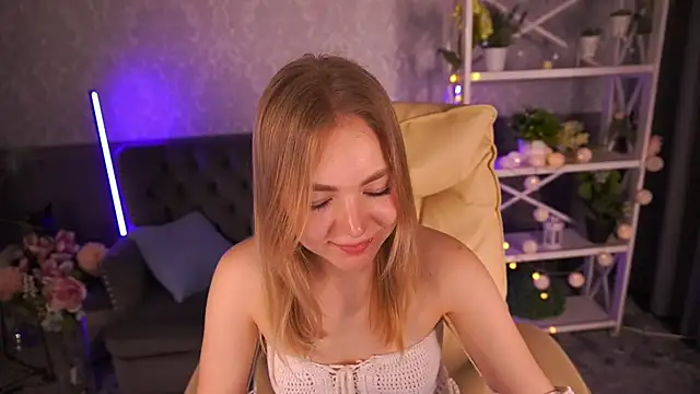 Snapshot of EmilySunshineS chatting on March 10, 3:56 am EmilySunshineS online show from March 10, 3:56 am