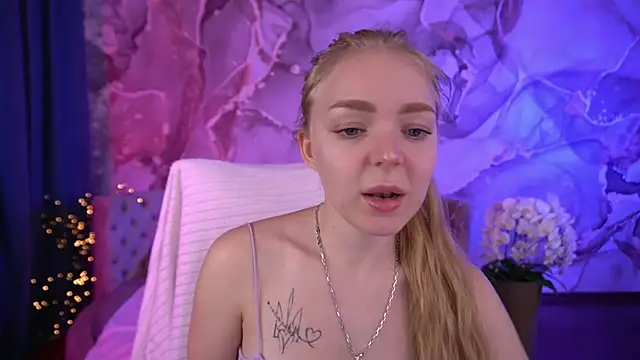 Snapshot of EmilySunshineS chatting on October 5, 1:13 pm EmilySunshineS online show from October 5, 1:13 pm