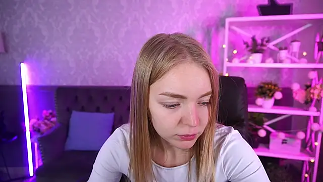 Snapshot of EmilySunshineS chatting on October 2, 7:12 am EmilySunshineS online show from October 2, 7:12 am