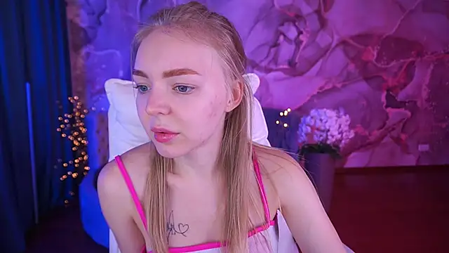 Snapshot of EmilySunshineS chatting on September 14, 1:11 pm EmilySunshineS online show from September 14, 1:11 pm