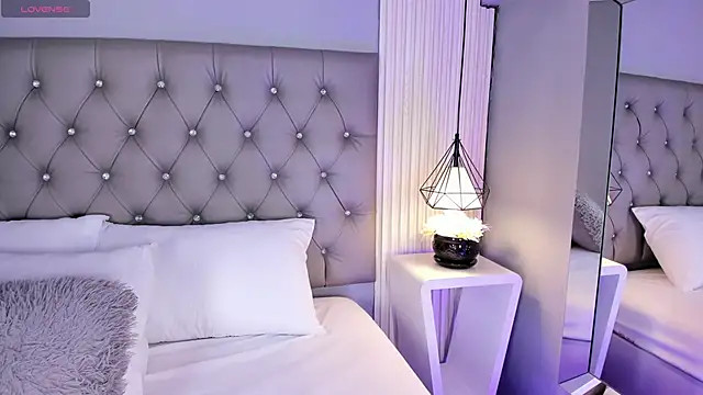 VioletthaRous online show from May 5, 10:35 pm