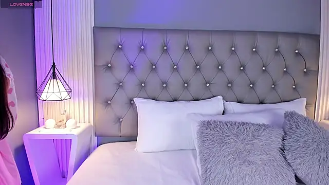 VioletthaRous online show from February 21, 10:45 pm