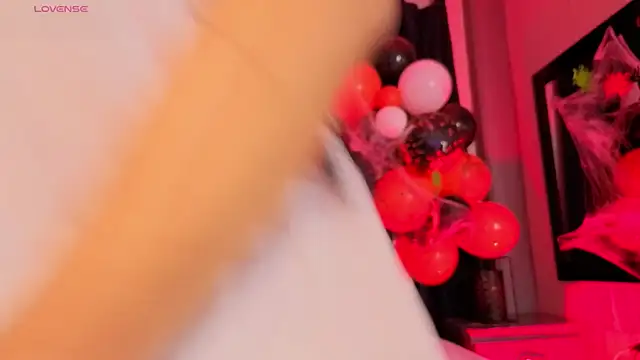 Mia Oxford online show from October 19, 2:09 pm