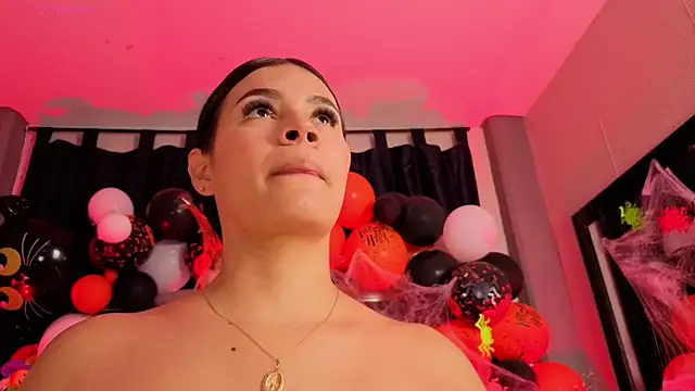 Mia Oxford online show from October 29, 1:32 pm