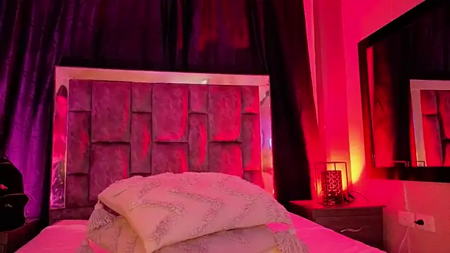 Mia Oxford online show from October 15, 12:24 pm