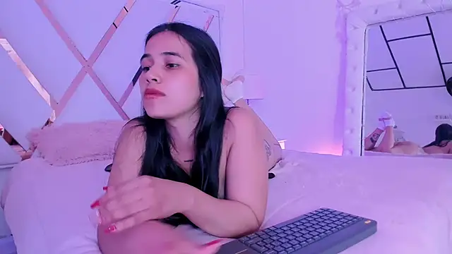 Snapshot of naughty__sara chatting on February 28, 5:59 pm naughty sara online show from February 28, 5:59 pm