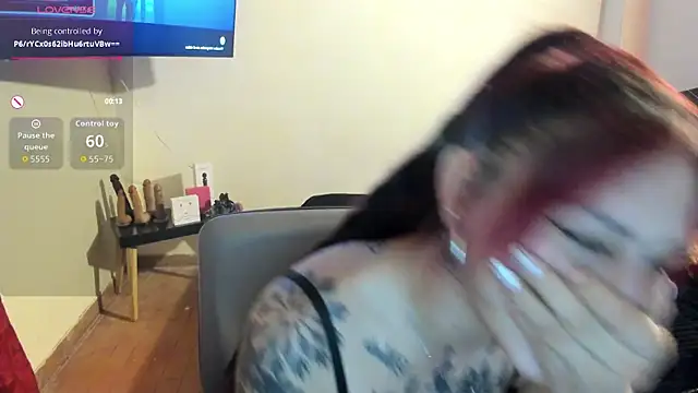 Sofi F w online show from April 5, 11:28 am