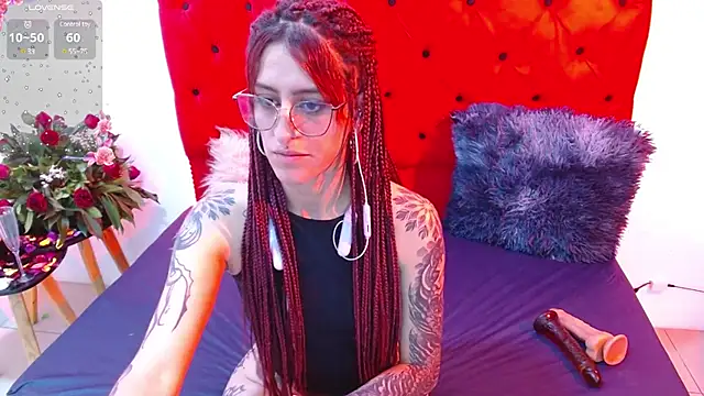 Snapshot of Sofi_F_w chatting on February 18, 1:32 am Sofi F w online show from February 18, 1:32 am