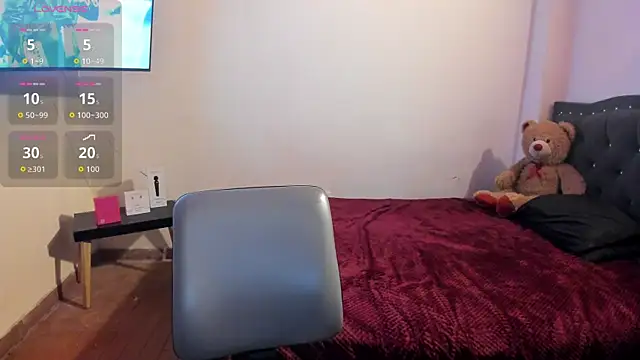 Sofi F w online show from April 9, 3:18 pm