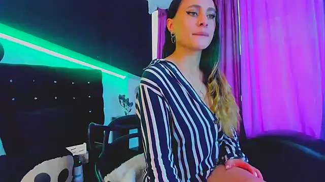 Coral Gibson online show from March 20, 6:31 pm