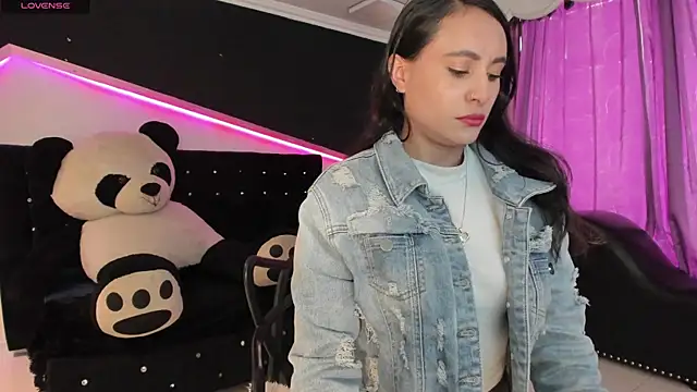 Coral Gibson online show from January 14, 1:04 pm