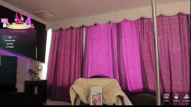 Coral Gibson online show from December 19, 1:24 pm