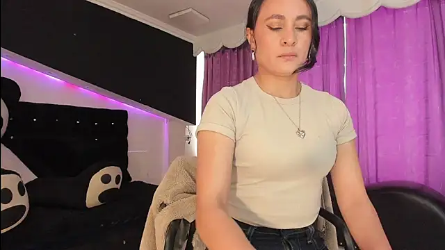 Coral Gibson online show from March 28, 2:07 pm