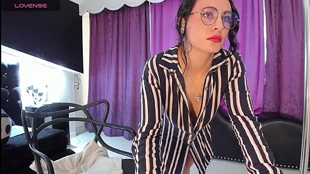 Coral Gibson online show from April 15, 7:58 pm