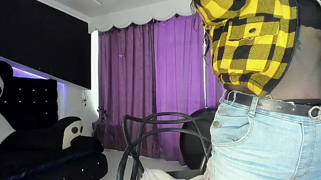 Snapshot of Coral_Gibson chatting on May 27, 1:29 pm Coral Gibson online show from May 27, 1:29 pm
