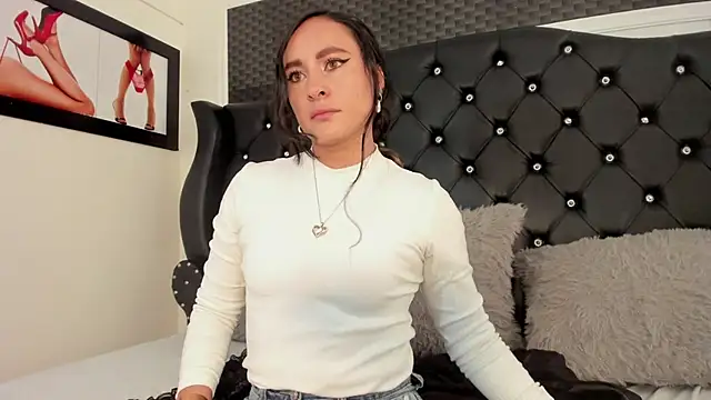 Snapshot of Coral_Gibson chatting on April 26, 1:30 pm Coral Gibson online show from April 26, 1:30 pm