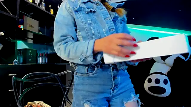 Coral Gibson online show from March 7, 12:23 pm