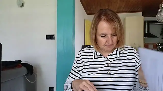 Snapshot of Sandcoq chatting on May 5, 8:39 am Sandcoq online show from May 5, 8:39 am