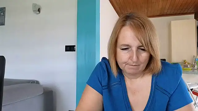Snapshot of Sandcoq chatting on June 8, 11:44 am Sandcoq online show from June 8, 11:44 am