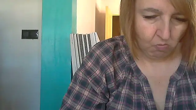 Snapshot of Sandcoq chatting on October 16, 11:07 am Sandcoq online show from October 16, 11:07 am