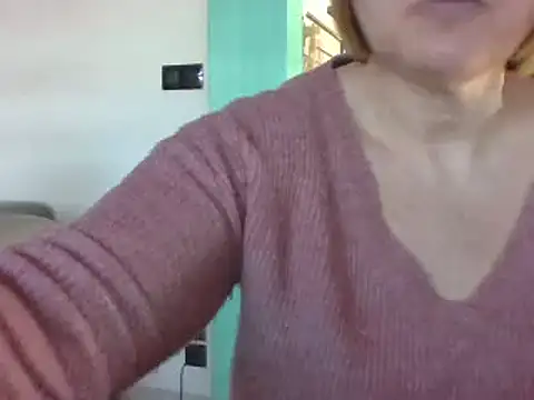 Snapshot of Sandcoq chatting on February 3, 11:42 am Sandcoq online show from February 3, 11:42 am