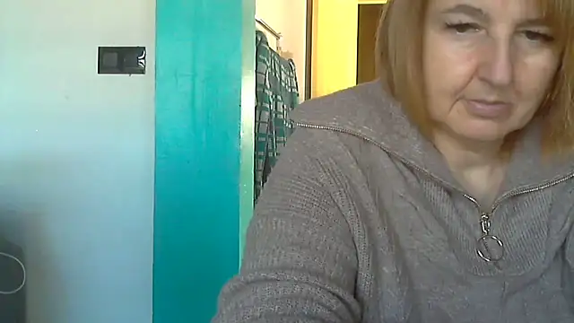 Snapshot of Sandcoq chatting on October 13, 8:49 am Sandcoq online show from October 13, 8:49 am