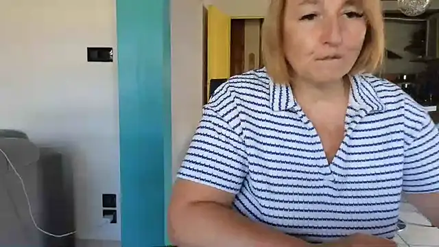 Snapshot of Sandcoq chatting on June 1, 8:14 am Sandcoq online show from June 1, 8:14 am