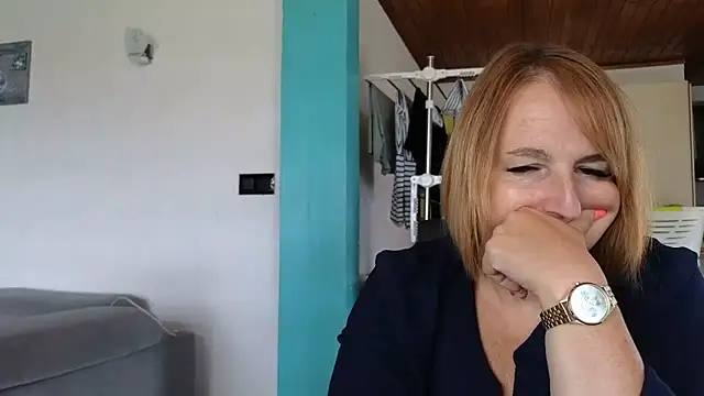 Snapshot of Sandcoq chatting on June 5, 11:16 am Sandcoq online show from June 5, 11:16 am