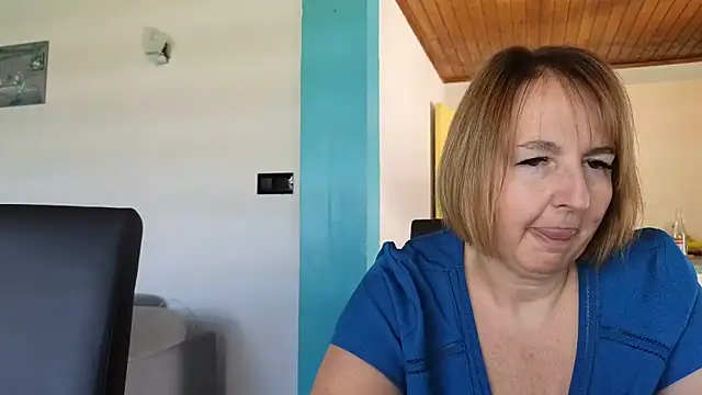 Snapshot of Sandcoq chatting on June 11, 10:45 am Sandcoq online show from June 11, 10:45 am