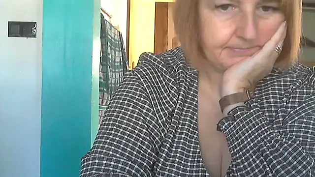 Snapshot of Sandcoq chatting on October 2, 8:40 am Sandcoq online show from October 2, 8:40 am