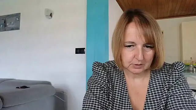 Snapshot of Sandcoq chatting on June 10, 8:04 am Sandcoq online show from June 10, 8:04 am