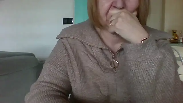 Snapshot of Sandcoq chatting on March 11, 9:24 am Sandcoq online show from March 11, 9:24 am