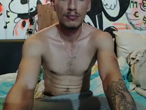 roystonee01 online show from September 19, 5:33 am