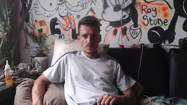 roystonee01 online show from March 18, 10:10 pm