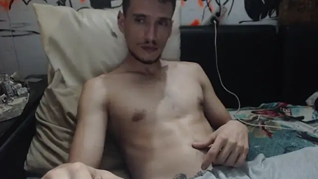 roystonee01 online show from November 22, 6:34 am