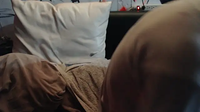 roystonee01 online show from February 7, 8:33 am