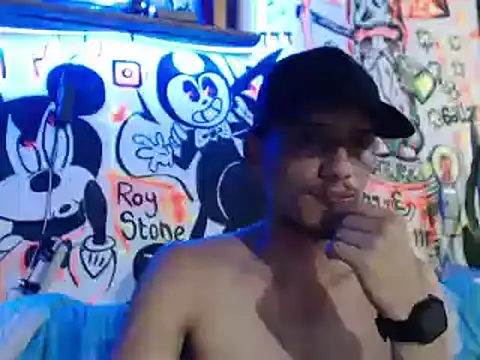 roystonee01 online show from September 18, 1:19 am