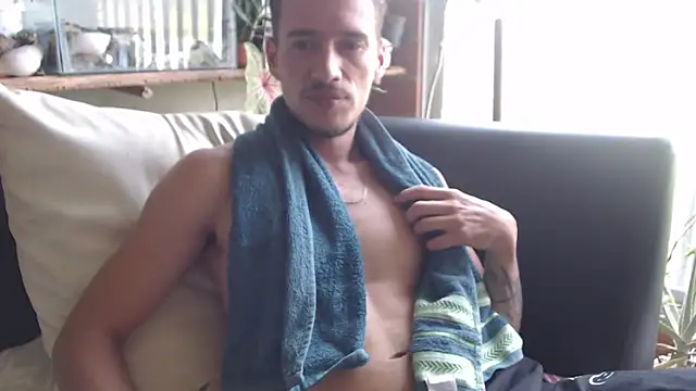 roystonee01 online show from February 14, 3:01 pm