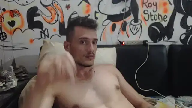 roystonee01 online show from March 3, 2:40 am