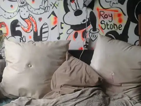 roystonee01 online show from October 26, 12:05 pm