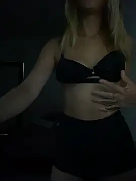 Snapshot of Carolinen chatting on March 21, 8:18 pm Carolinen online show from March 21, 8:18 pm