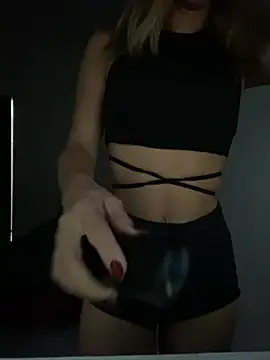 Snapshot of Carolinen chatting on February 11, 7:59 pm Carolinen online show from February 11, 7:59 pm