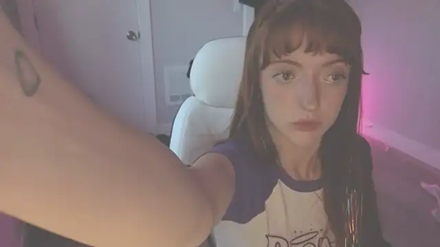 foxxyyyred online show from May 10, 1:04 pm